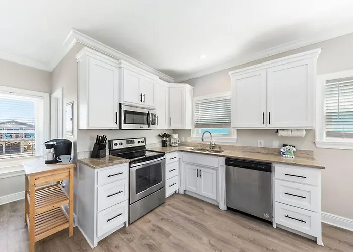 Holiday home Fun East - Quiet Morgan Beachfront W Pool - Pets Welcome