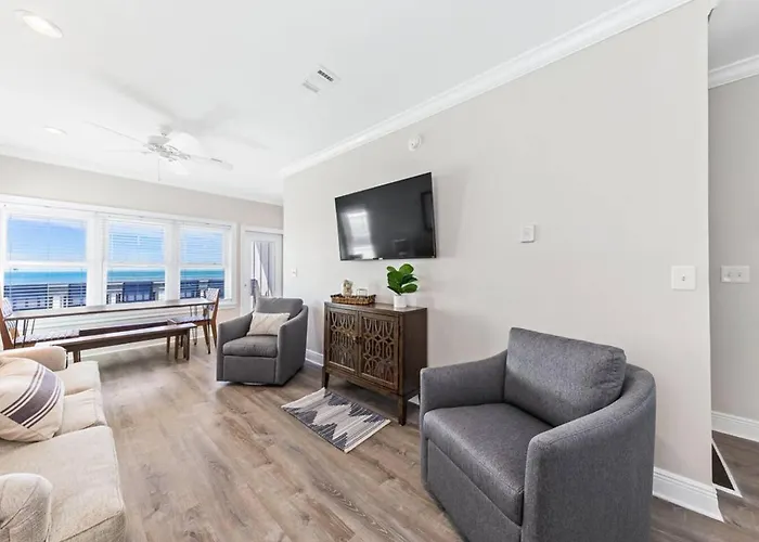 Fun East - Quiet Morgan Beachfront W Pool - Pets Welcome Holiday home
